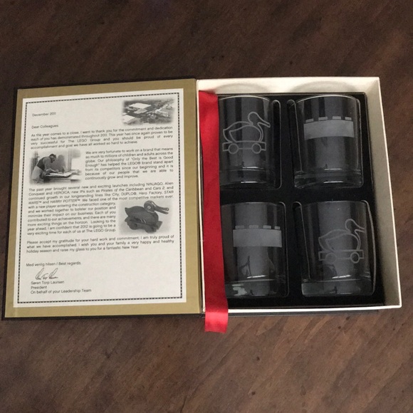 LEGO • Past & Present • 4 piece glass set • 2011 - Picture 4 of 8